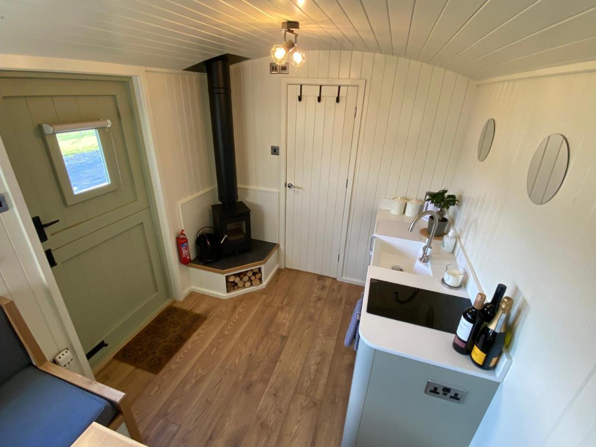 Shepherds Hut, Conwy Valley Exterior photo